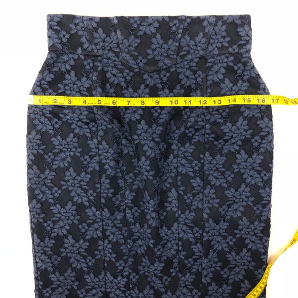 TOPSHOP Lace Pencil Skirt with Boning at Hips - Picture 3 of 7